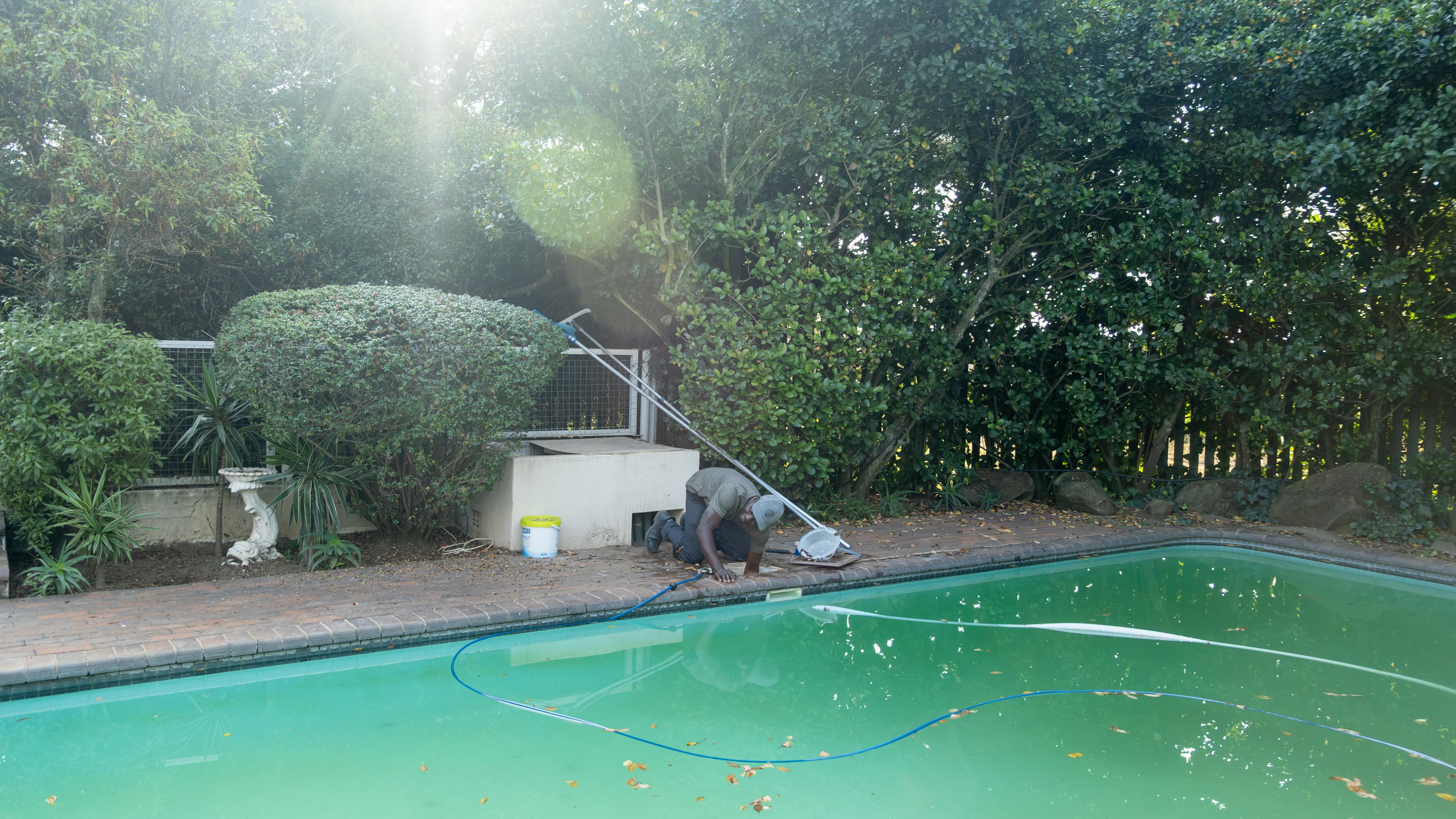 Source Leak Detection checking swimming pool weir