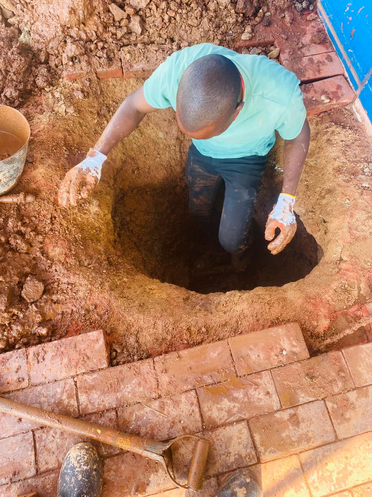 Swimming pool repair on the job 4